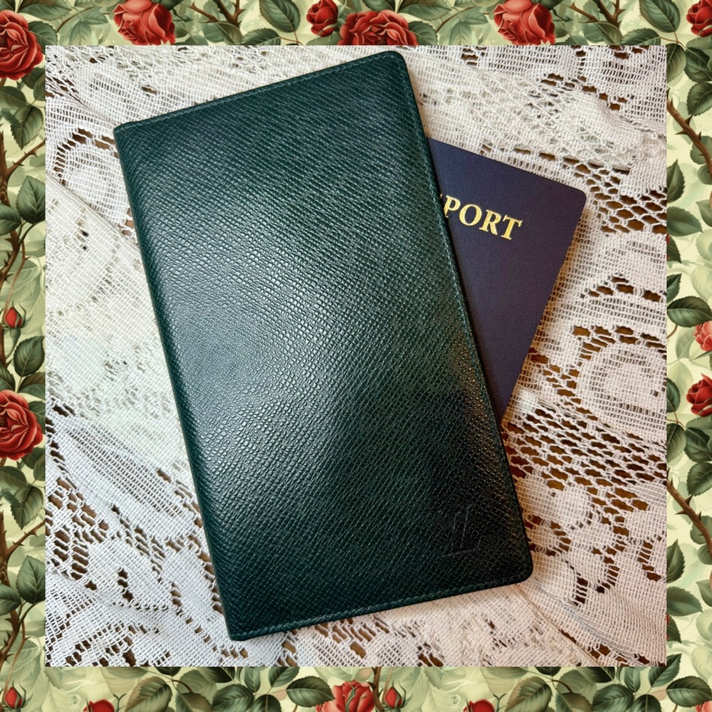 Louis Vuitton Green Epi Leather Passport Holder